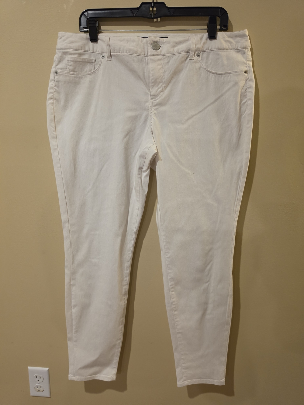 The Limited Women’s White Exact Stretch Skinny Jeans
